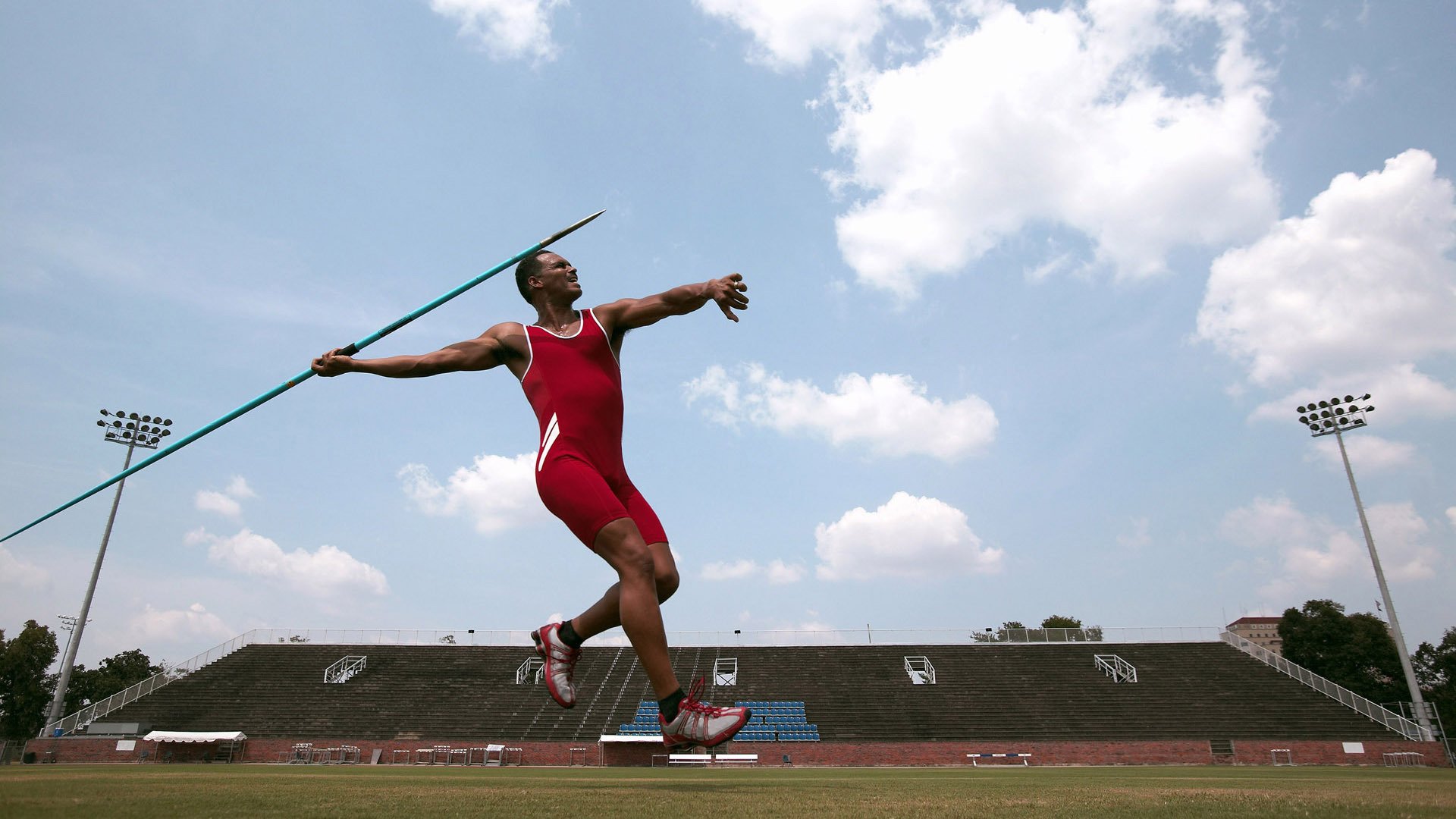 开云体育在线登入-全国足球场地绿化技术应用创新，打造“绿色运动场”，足球场绿色草坪背景图