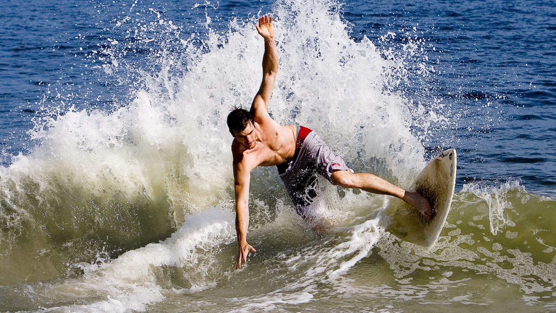 被团队信任的力量：合作共赢的幕后秘密，团队合作中相互信任的重要性